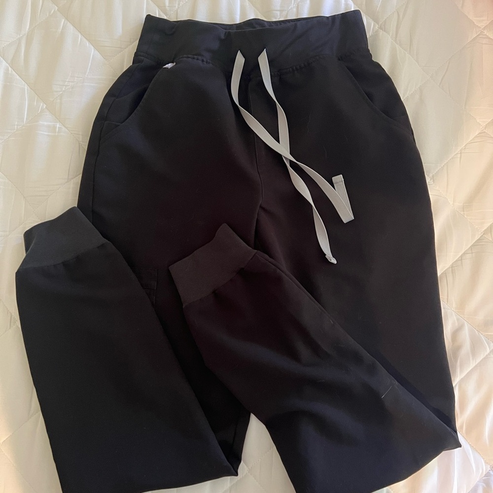 Black high waisted figs zamora jogger